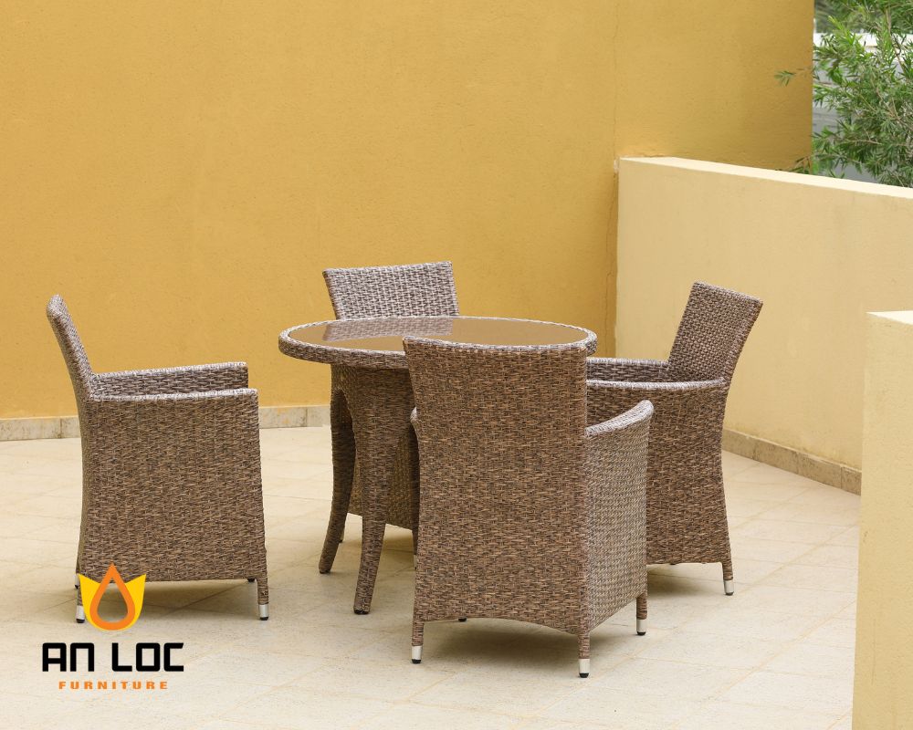 OUTDOOR DINING TABLES AND CHAIRS 